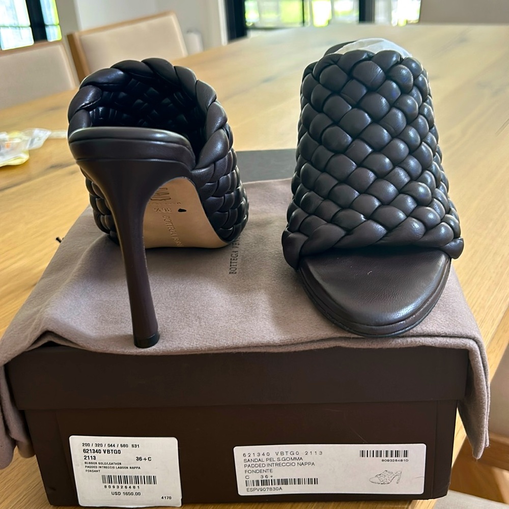 New Never Worn Beautiful Botttega Veneta padded Napa Sandals